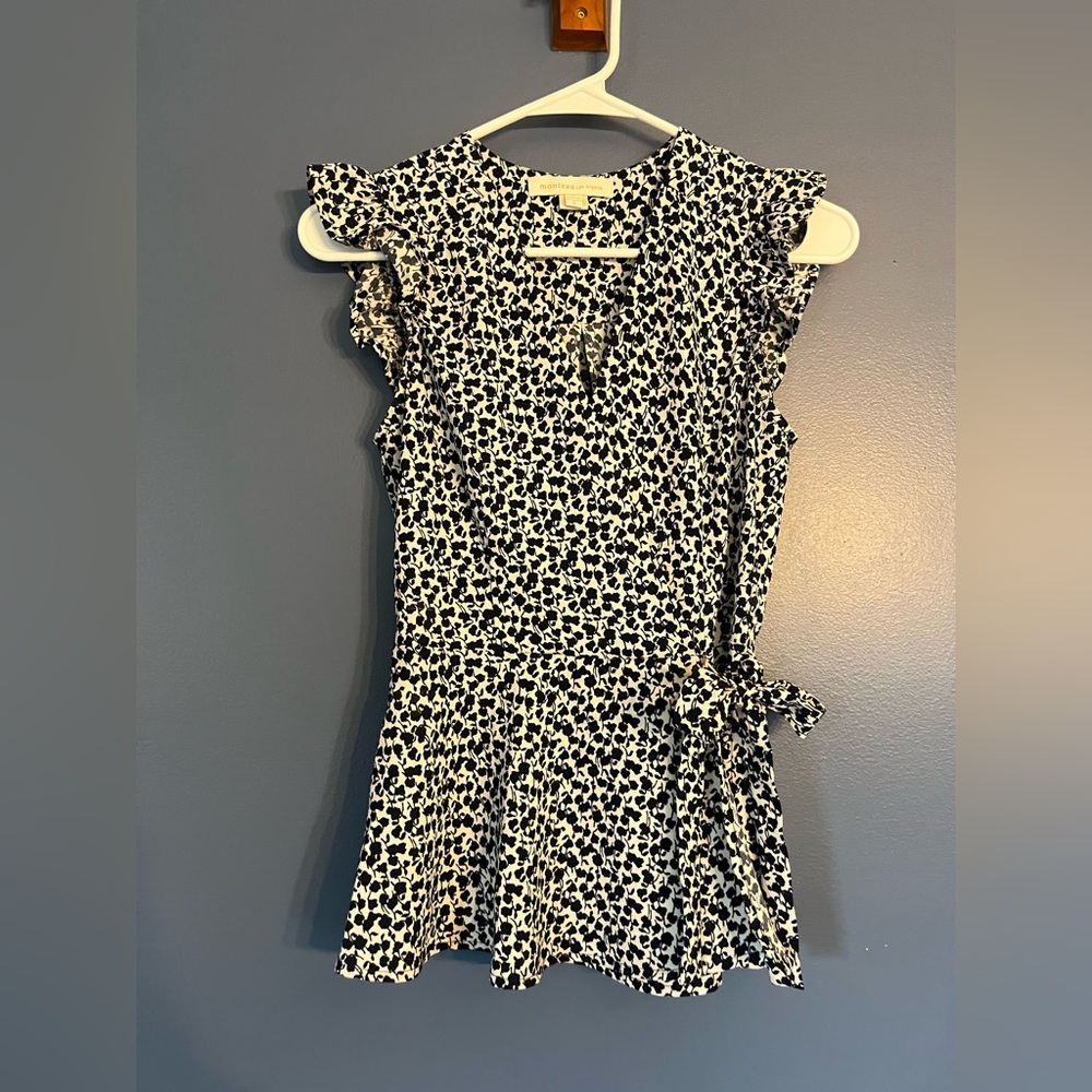 Monteau LA, Small, White and Navy Blue floral pattern tie over blouse